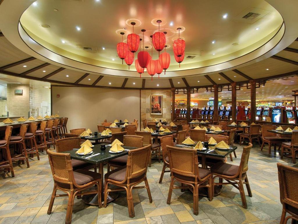Gold Coast Hotel And Casino Las Vegas Exterior photo